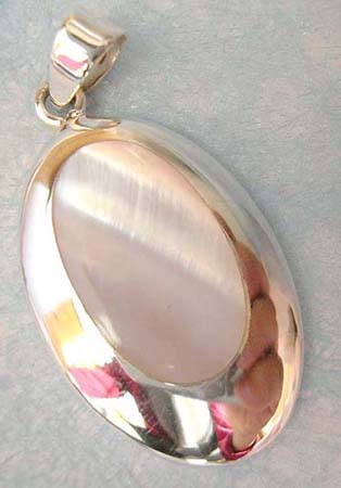  sterling silver pendant with pink mother of pearl seashell inlay in oval shape.