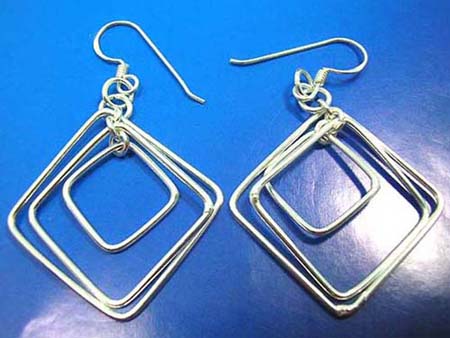  925. sterling silver earring with french wired hookin triple diamond shape
