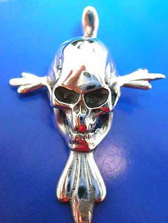  stick-out head and chin skull outline sterlimg silver pendant